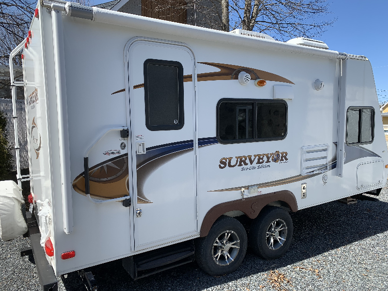 Roulotte 2012 Forest River Surveyor Sport 189 avec extension. (Éco-Lite édition). 19 pieds de plancher.