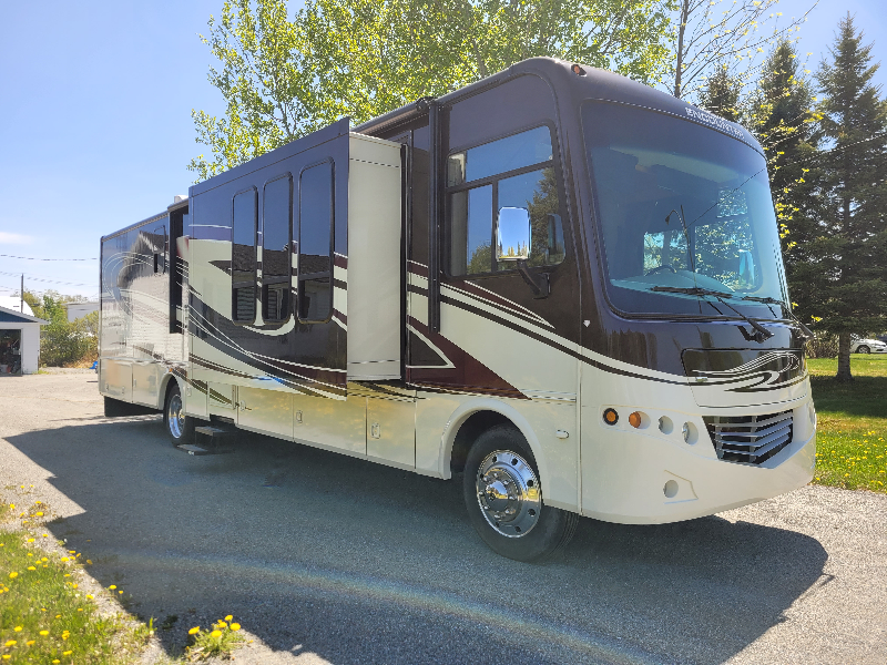 Classe A 2011 Coachmen Encounter 36KS Full paint  