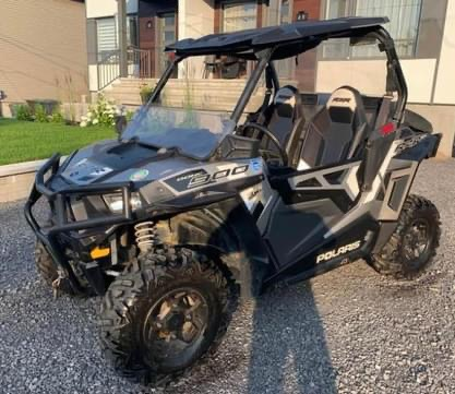 Côte à côte Polaris RZR 900 2016