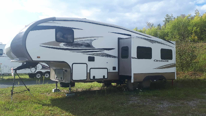 FIFTH WHEEL CROSSROAD CRUISER 30 PIED 2012 , PESE 7600 LBS * VENTE PARTICULIER * 418-932-6595