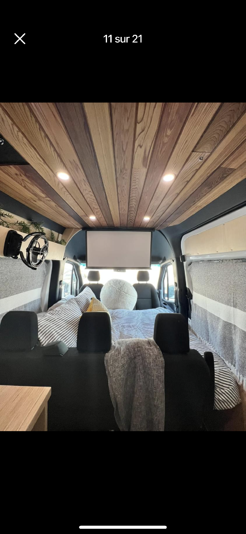 Explorer la vanlife en famille! Configuration très rare. Permet d'asseoir et de coucher 5 personnes à l'intérieur de la van. Mercedes-Benz 6 cyl. Turbo Diesel 3.0L. avec gantie prolongée de 6 ans \ 160 000km Seulement 58 000km