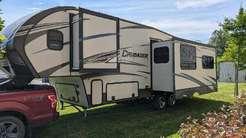 FIFTH WHEEL FOREST RIVER CRUSADER CSF26 26 PIED 2016 , 2 SLIDE OUT , VENTE DE PARTICULIER * 418-932-6595