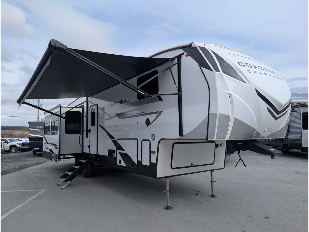Chaparral 360IBL 2025
