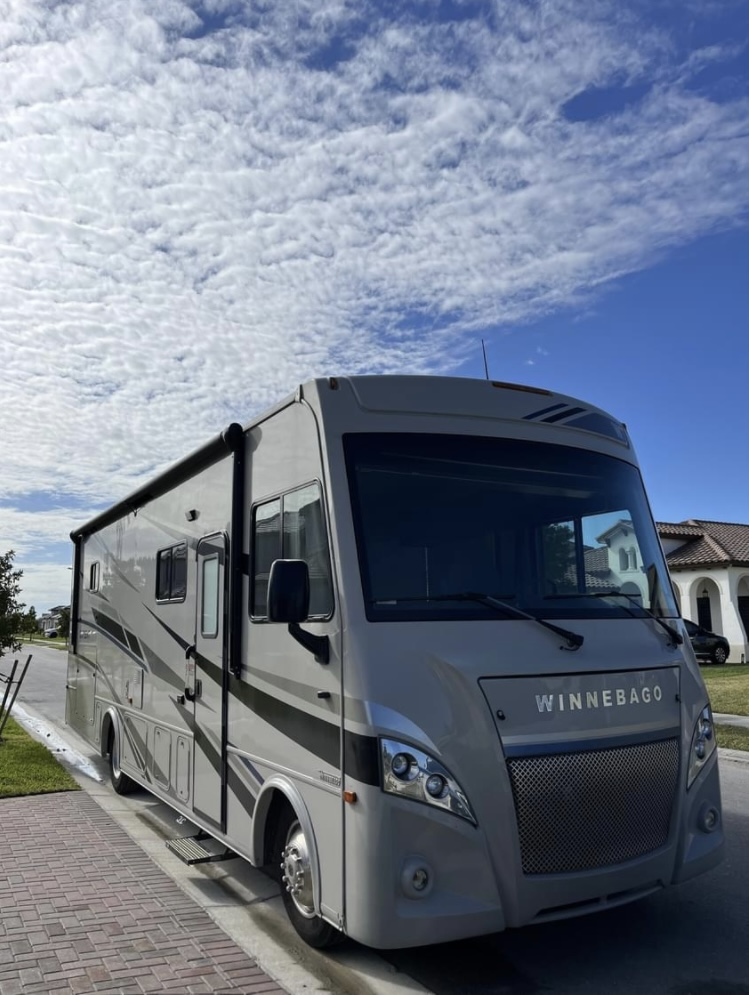 Motorisé classe À Winnebago intent 30R 2021