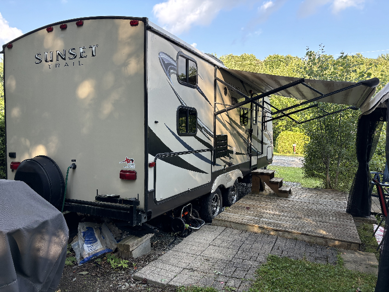 2015 Roulotte Sunset Trail Crossroads 24' 240bh saisonnier au Domaine du Lab Libby