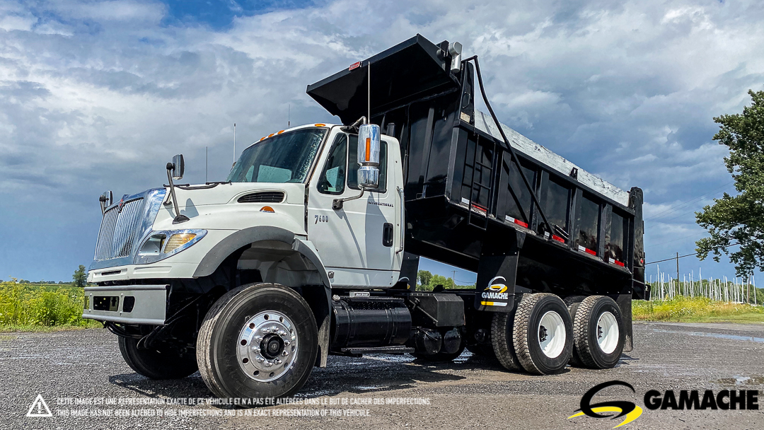 INTERNATIONAL 7600 TANDEM AXLE DUMP TRUCK 2004