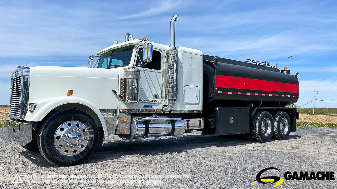 FREIGHTLINER CLASSIC XL TANKER WATER TRUCK 2006