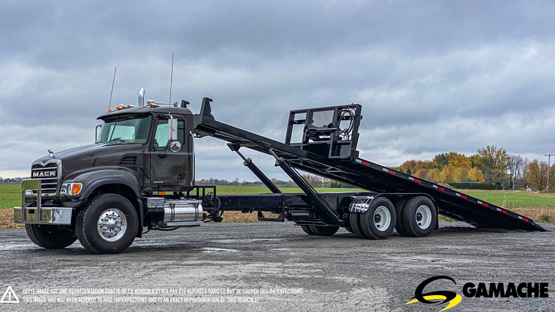 MACK CV713 GRANITE PLATFORM & ROLL OFF FLATBED 2007