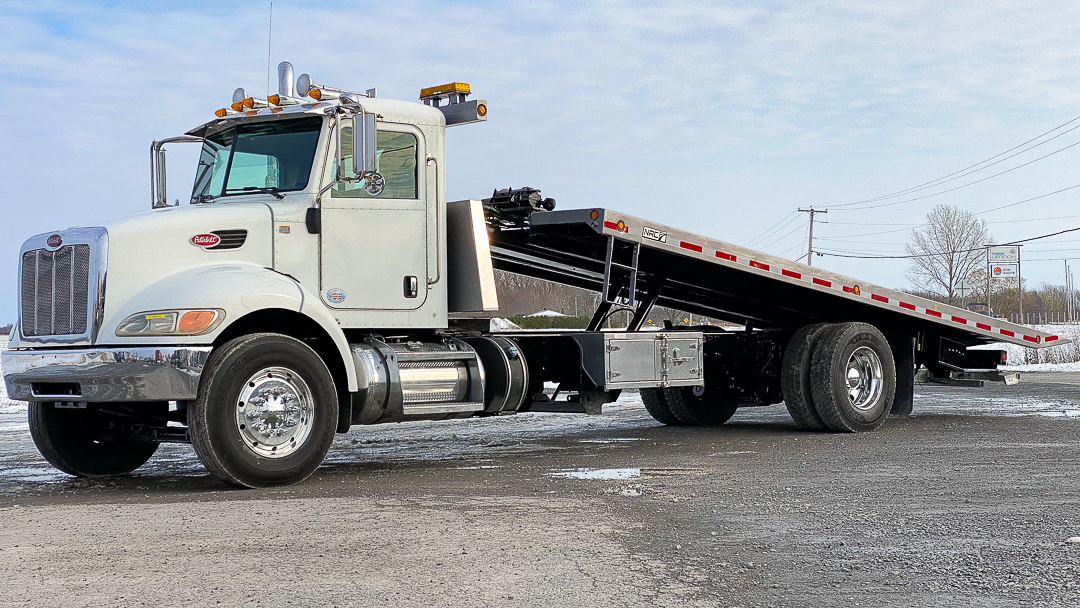 PETERBILT 348 TOW TRUCK / ROLLBACK TOW TRUCK 2012