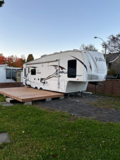 FIFTH WHEEL WILDCAT LUXUEUSE 2 SLIDE OUT , ILOT , VENTE RAPIDE , VENTE DE PARTICULIER !