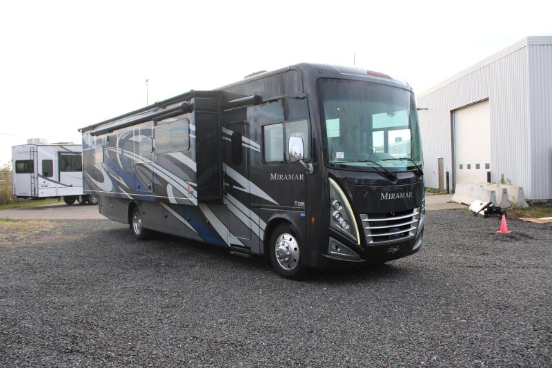 Thor Motor Coach Miramar 352 2023