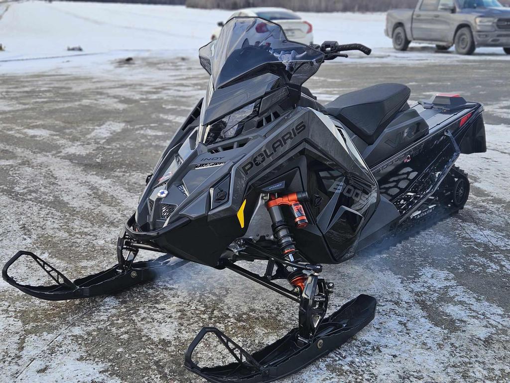 Polaris 850 Indy VR1 BOOST 137 DYNAMIX ÉDITION 