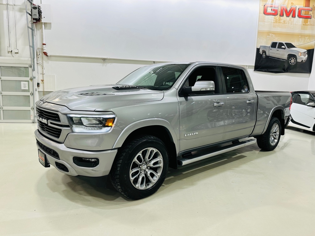 Ram 1500 LARAMIE 4X4 CREW CAB V8 5.7L HEMI BLACK PKG 2022