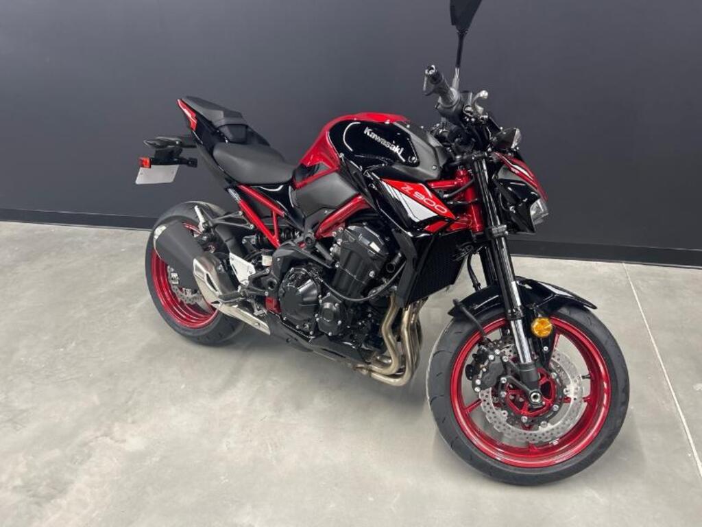 Kawasaki Z900 ROUGE/ÉBÈNE 2024