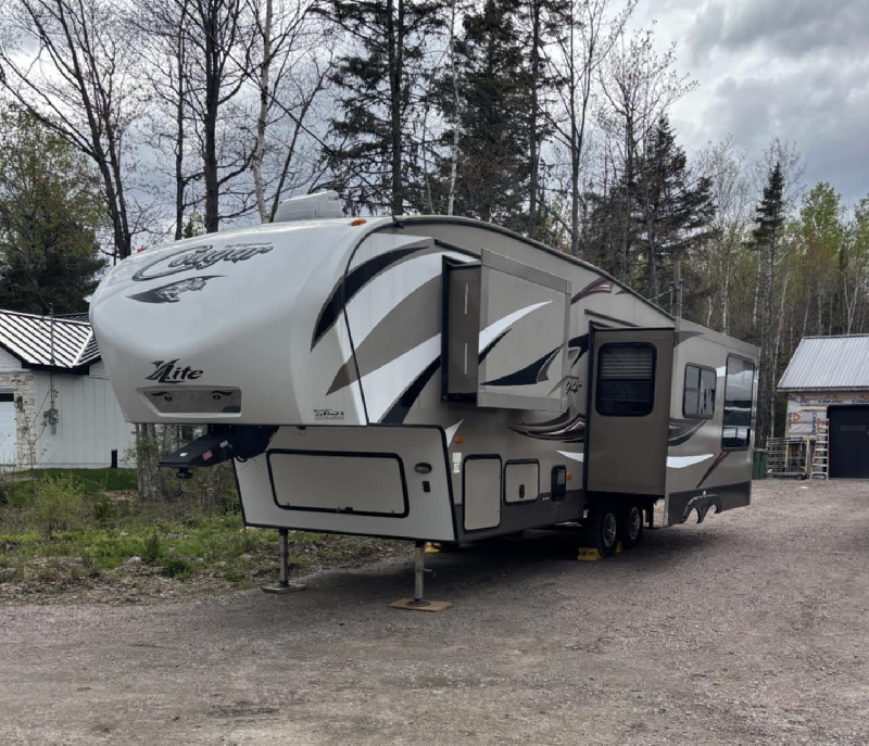FIFTH WHEEL KEYSTONE COUGAR 27RKS 30 PIEDS 2 EXTENTIONS 7000 LBS * VENTE DE PARTICULIER * 418-932-6595
