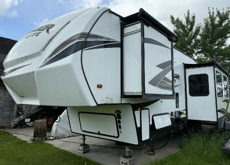 FIFTH WHEEL CRUSADER CSF29 2020 34 PIEDS 2 EXTENSIONS 2 CHAMBRES LIT QUEEN * VENTE DE PARTICULIER * 