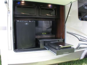 Fifth-Wheel Jayco 317RLOK 2018 Vous recherchez un espace de vie agréable avec plein plein de rangement et la simplicité d?installation de votre équipement à votre arrivée!