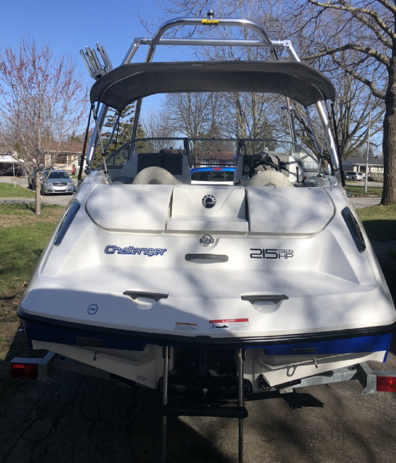 Bateau Sea-Doo Bombardier Challenger 180  8 passagers 18 pieds 